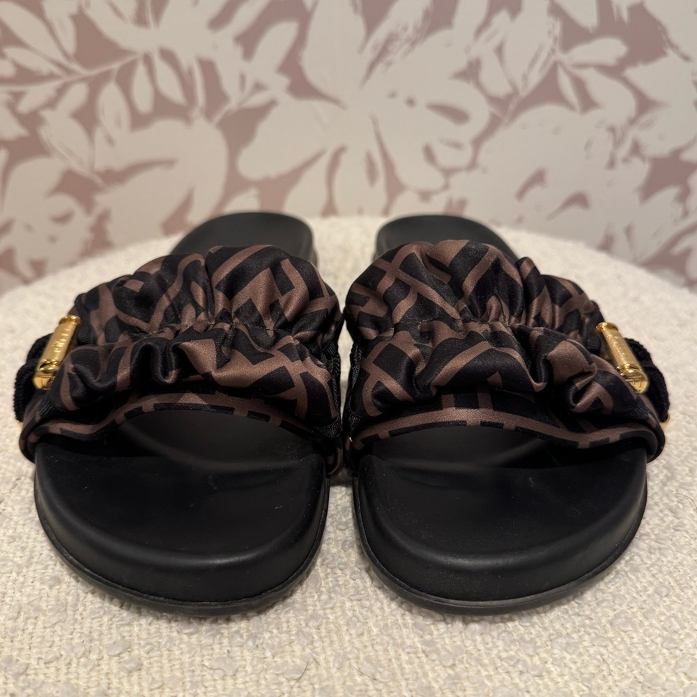 Fendi Black and Brown Slide Sandals